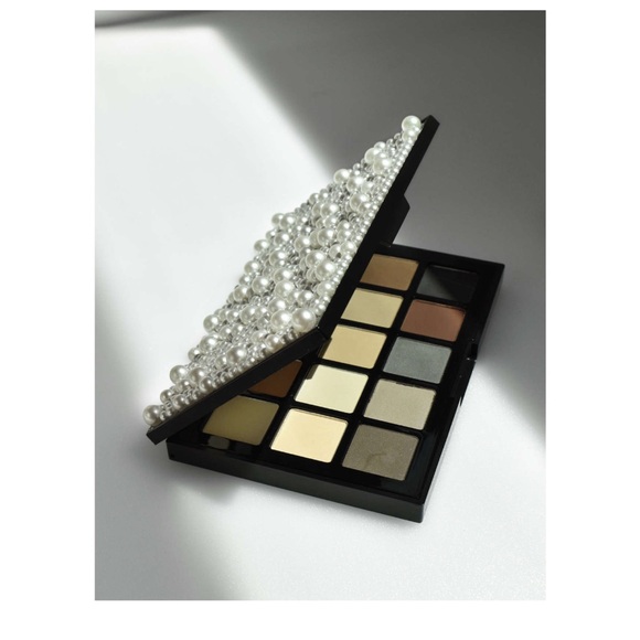 FREE with bundle - Jason Wu Pearl darling eyeshadow palette - Picture 3 of 3